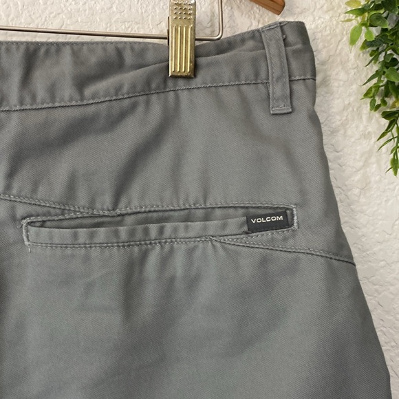 Volcom Men’s Shorts - Picture 5 of 9